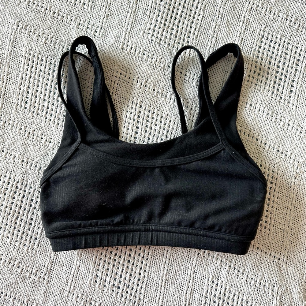 Lululemon Sports Bra 
Size: 2 - XS 
Used, excellent condition 
Offers accepted